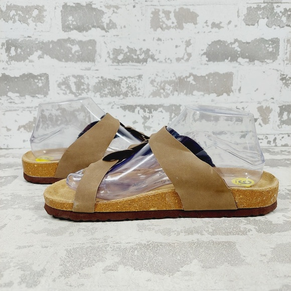 NEW Cushionaire Tan Brown Strappy Buckle Cork Footbed Summer Slide Sandals K28 - Picture 3 of 10